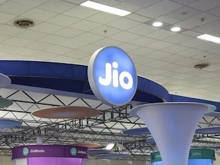 Jio 299 and 199 Plans, Samsung Galaxy A8 (2018) Launch, Apple Slowing Down iPhones, and More News This Week