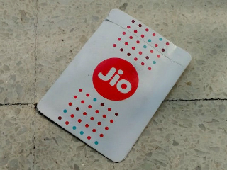 iPhone 7 RED Launch, Reliance Jio vs. Airtel, Xiaomi Redmi 4A Idea Offer, and More: Your 360 Daily