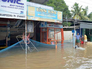 Kerala Floods: Paytm Says Rs. 30 Crores Collected, Samsung Sets Up Relief Camp