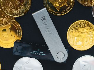 Crypto Lender BlockFi Attracts Bid from Curve On Over 87,000 Suspended Card Holders