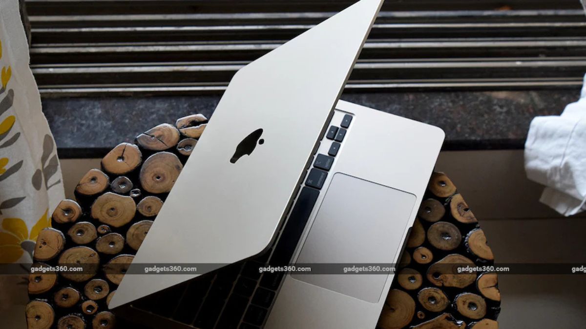 MacBook-ல டச்ஸ்கிரீன் வரப்போகுதாம்! OLED டிஸ்பிளே, M6 Chip என மாஸ் அப்டேட்! விலையும் ஏறும்!