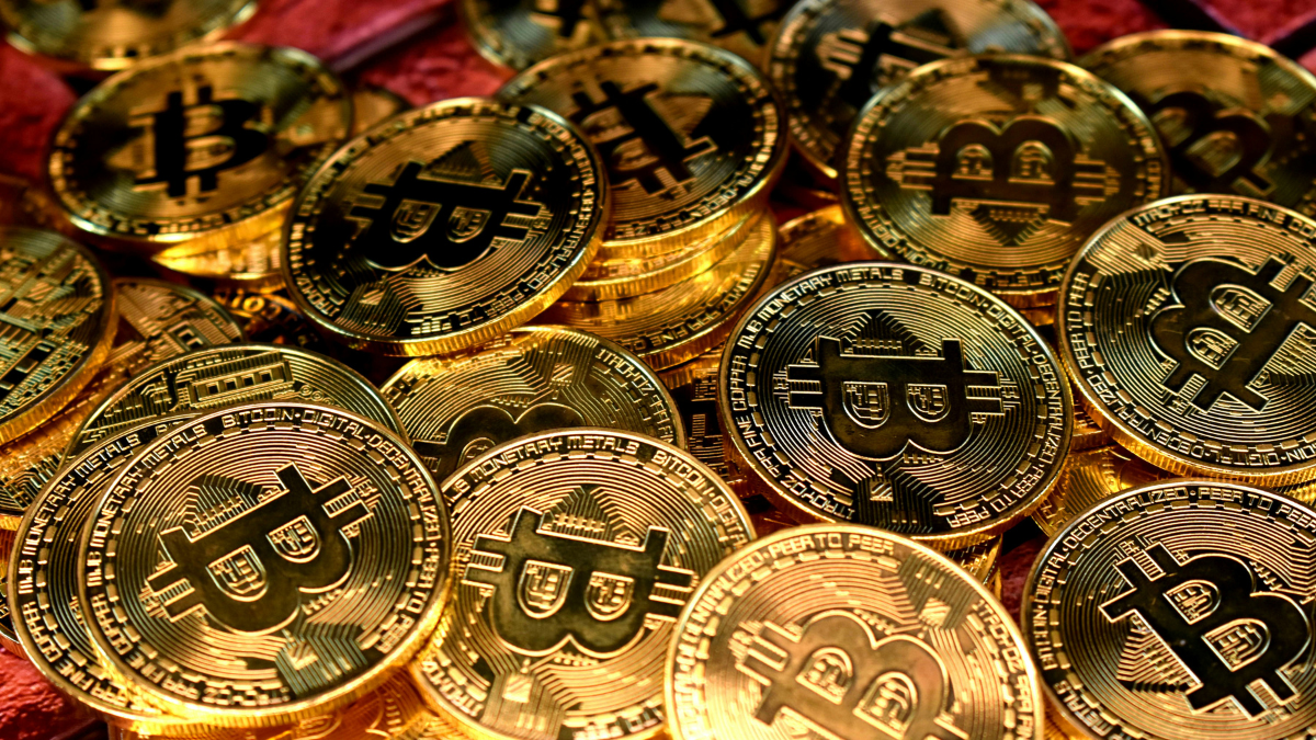 Bitcoin Climbs Near $77,000 as Liquidity Trends and Stable Momentum Support Market