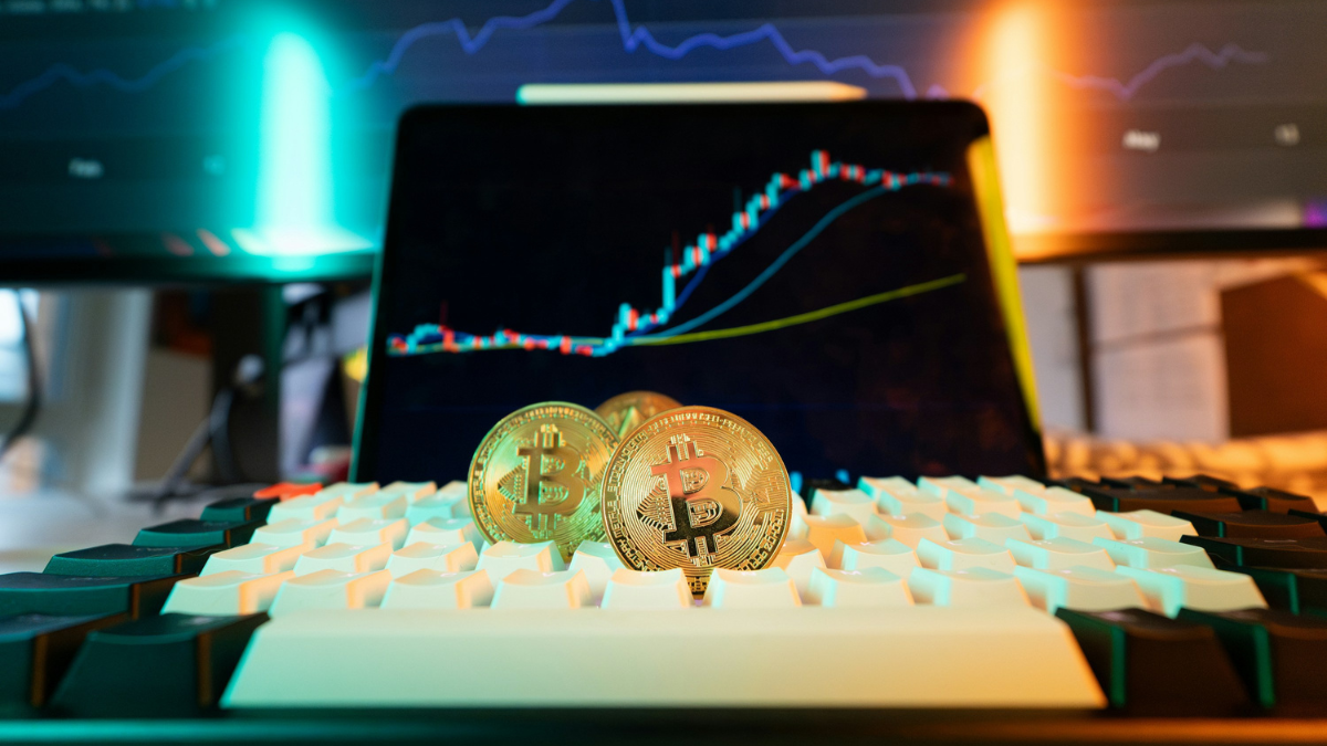 Bitcoin Price Slips to $85,000 Zone After Liquidation Shock; Crypto Market Eyes US Fed Shift