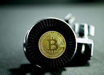 Bitcoin Nears $71,000 as Crypto Market Awaits Breakout Momentum