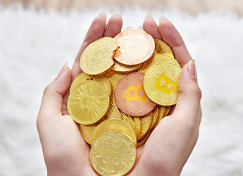 Bitcoin Trades Near $103,600 as Market Awaits Clearer Macro Direction