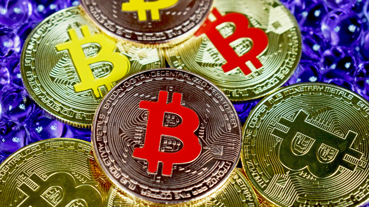 Bitcoin Slips to $96,800 as Market Faces Renewed Pressure