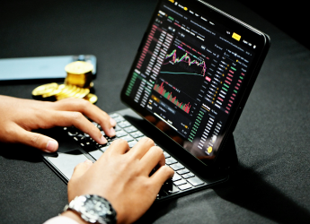 Bitcoin Holds Above $92,700 as Market Attempts Recovery