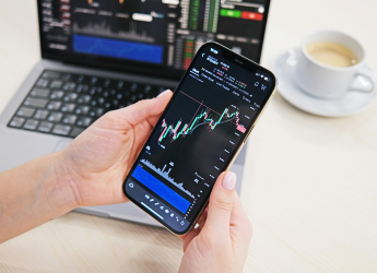 Bitcoin Steadies Around $75,800 as Institutional Buying Supports Recovery