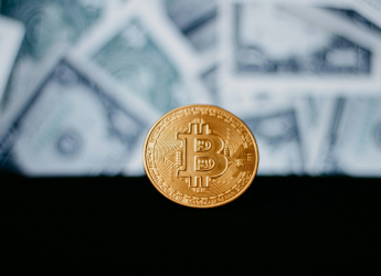 Bitcoin Trades Near $91,300 as Accumulation Signals Strengthen Across Crypto Market