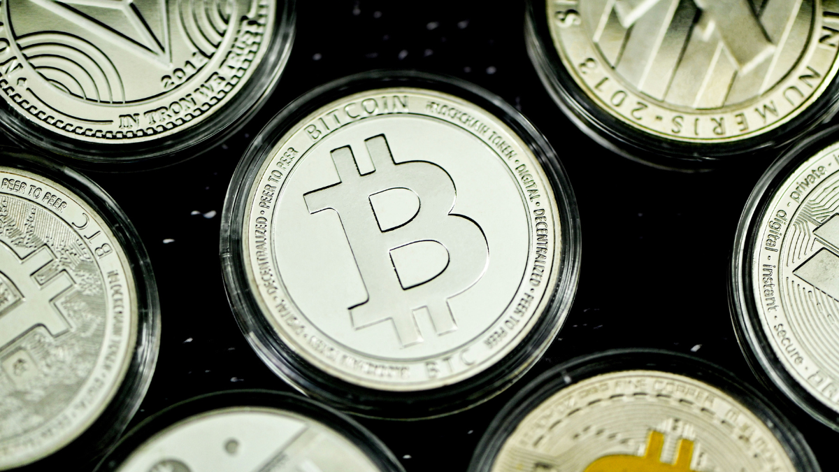 Bitcoin Slips Below $114,000 as Traders Remain Cautious Amidst Market Uncertainty Bitcoin Slips Below $114,000 as Traders Remain Cautious Amidst Market Uncertainty