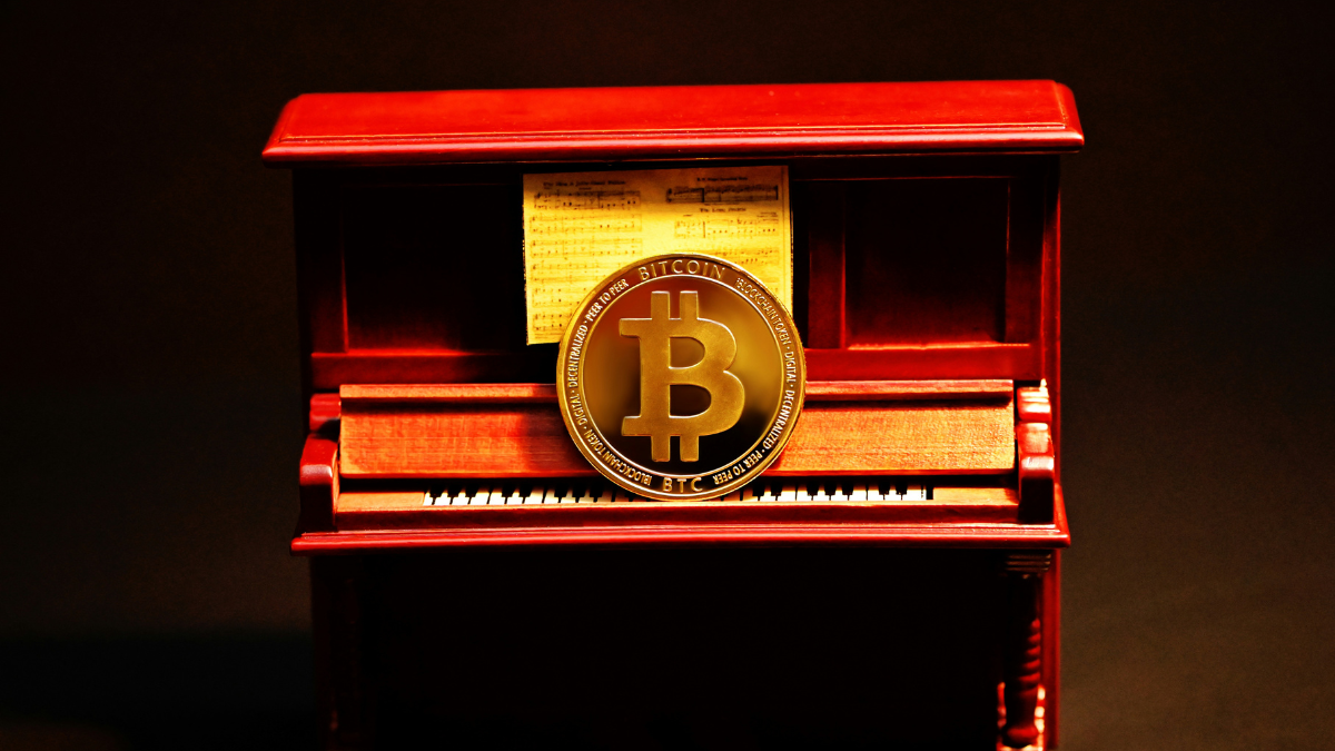 Bitcoin Slips Below $75,600 as US Fed Holds Rates Steady, ETF Demand Weakens