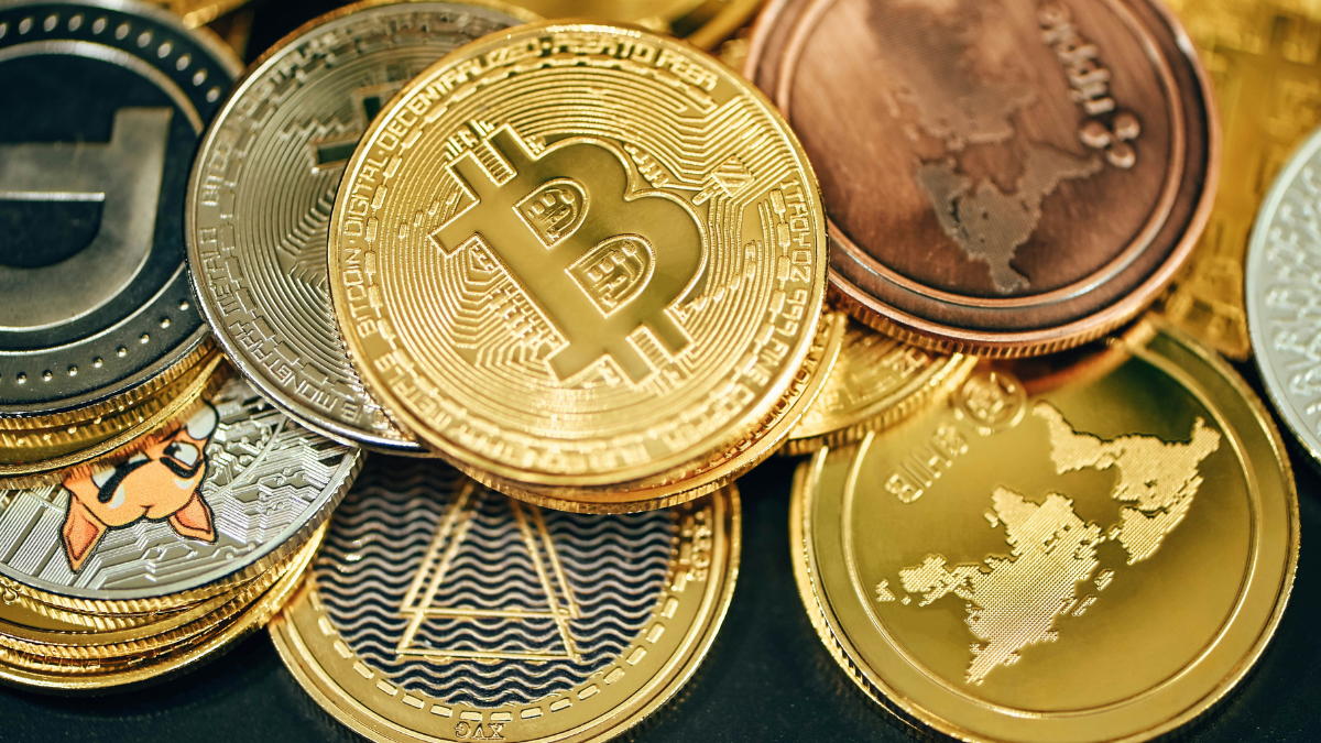 Bitcoin Price Drops to $111,700 as Traders Await CPI, ECB Signals