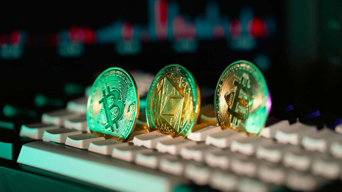 Bitcoin Steadies Above $116,400 as Ether and Other Altcoins Show Resilience