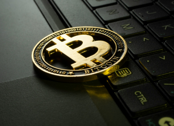 Bitcoin Holds Near $115,800 as Altcoins Face Selling Pressure