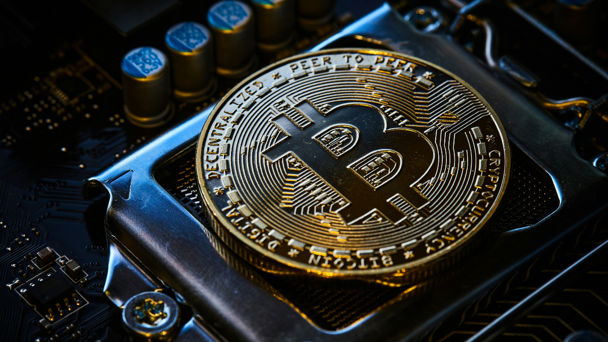 Bitcoin Climbs to $116,700 as Ethereum, Altcoins Consolidate Ahead of US Fed Policy Decision
