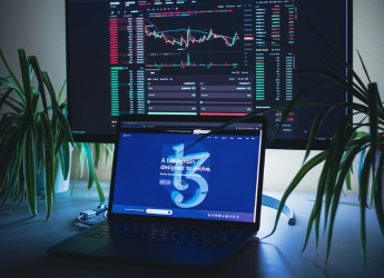 Bitcoin Stabilises Near $116,900 as Altcoins Push Higher