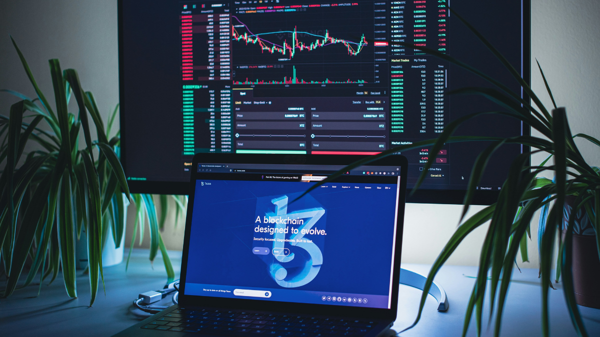 Bitcoin Stabilises Near $116,900 as Altcoins Push Higher
