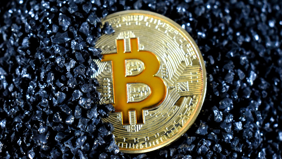 Bitcoin Price Drops Below $112,000 Ahead of $22.6 Billion Futures Expiry