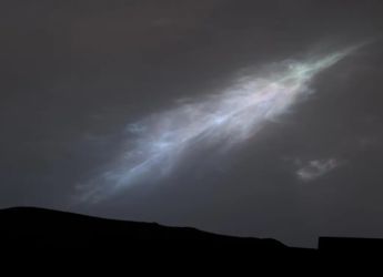 NASA&rsquo;s Curiosity Rover Captures Stunning Feather-Shaped Iridescent Cloud on Mars