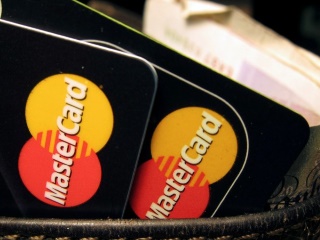 Mobile Phones to Replace Debit Cards, ATMs in 4 Years: Niti Aayog CEO