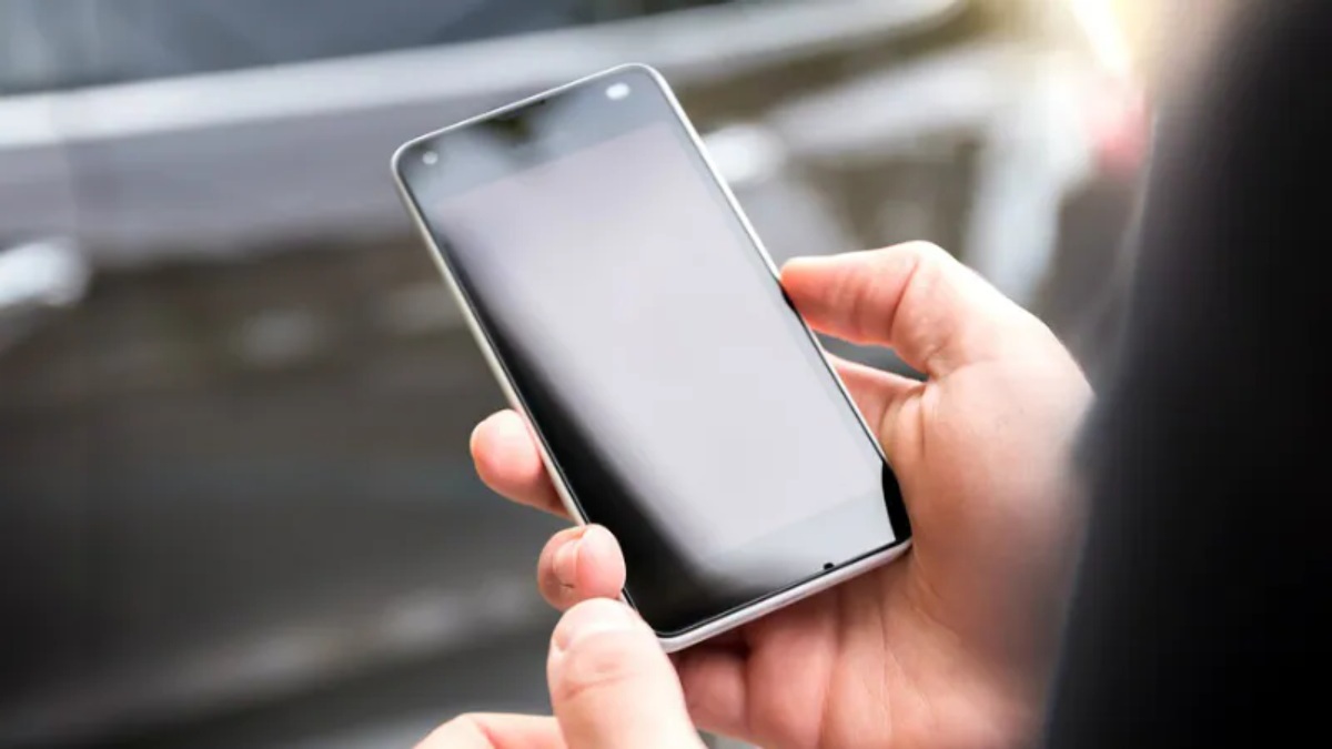 China Announces Two-Hour Daily Limit on Children's Phone Screen Time, Tech Shares Tumble