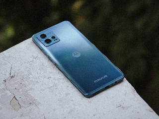 Moto G72 Review: The Odd One Out