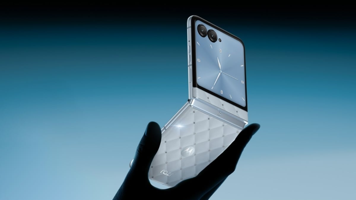 Motorola Teases New Razr Foldable With Swarovski Crystal Design Ahead of IFA