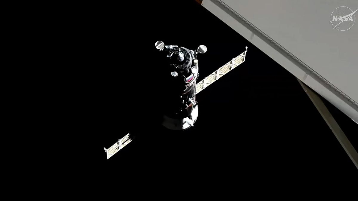 Progress 92 Spacecraft Docks at ISS with Vital Supplies for Expedition 73