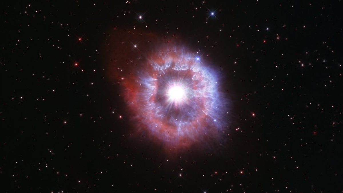 NASA Shares Image of a Luminous Blue Star for Hubble Space Telescope&rsquo;s 31st Birthday