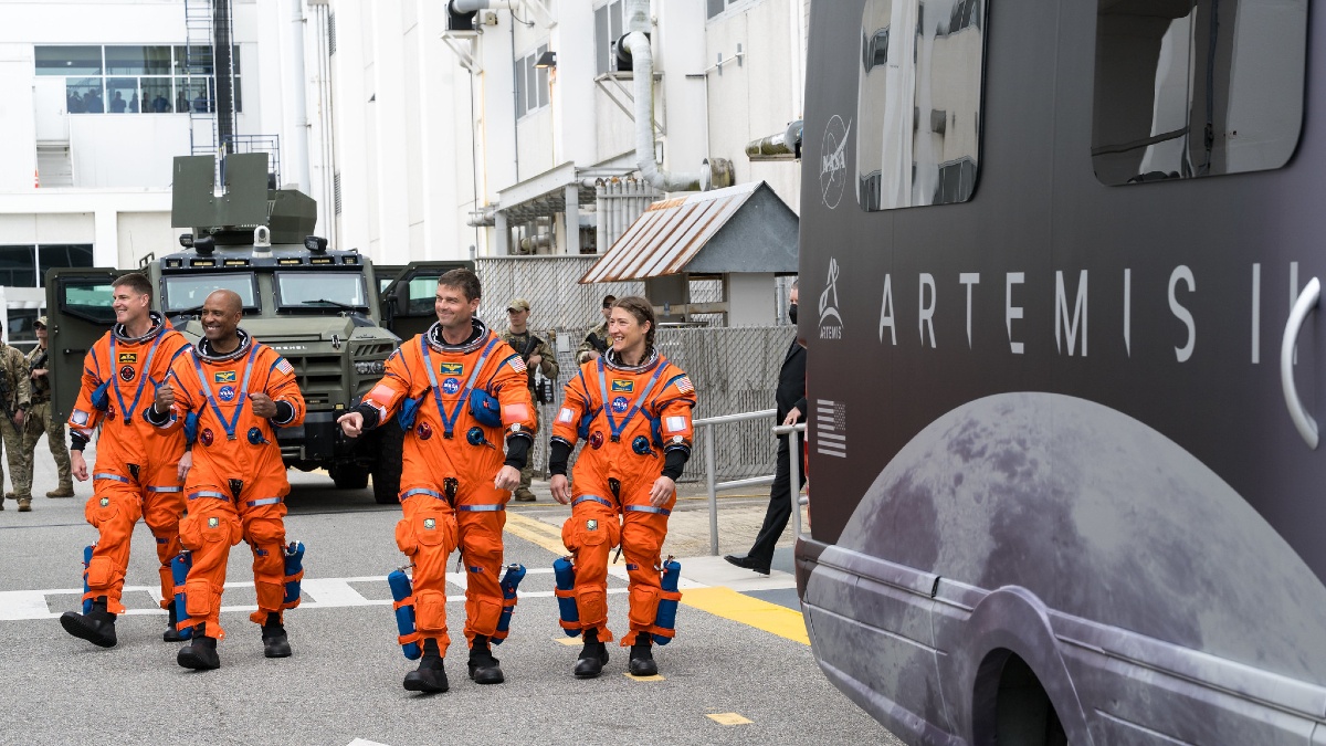 Artemis II: ফ্রিজ নেই, মহাকাশে রান্নাও হবে না, তাও 189 রকমের খাবার, চাঁদে সফরের মেনু চমকে দেবে