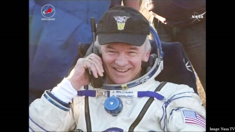Record-Holding US Astronaut and Two Russians Return to Earth