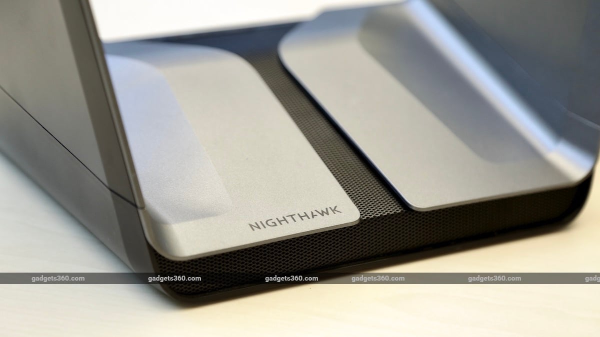 استعراض جهاز التوجيه Netgear Nighthawk AX8 AX6000 WiFi 6 1