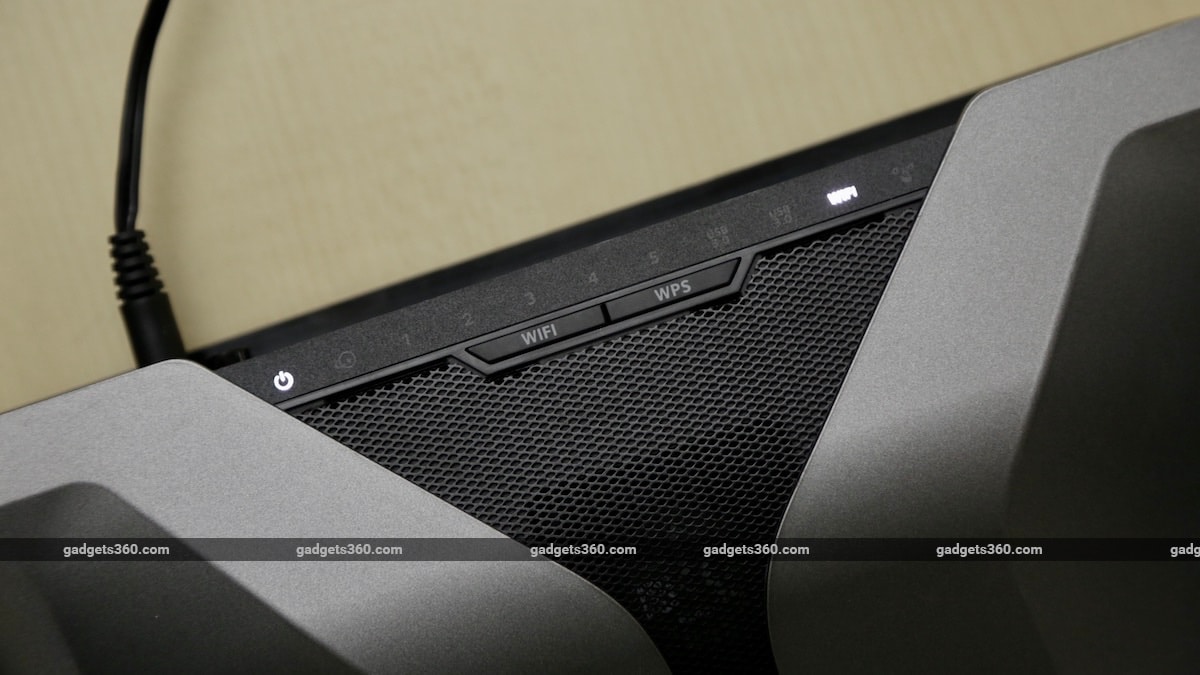 Netgear Nighthawk AX8 AX6000 review lights Netgear Nighthawk AX8 AX6000 review