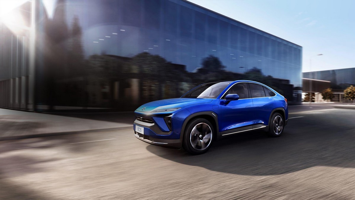 Tesla's Chinese Rival Nio Temporarily Halts Electric Vehicle Production Due to Chip Shortage