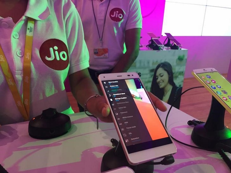 Reliance Jio Free Calls Congesting Network, Telcos Tell Trai