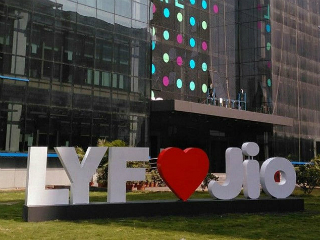 Gionee M2017 With 7000mAh Battery, Reliance Jio vs TRAI, Xiaomi Mi 6 Rumours, and More: Your 360 Daily