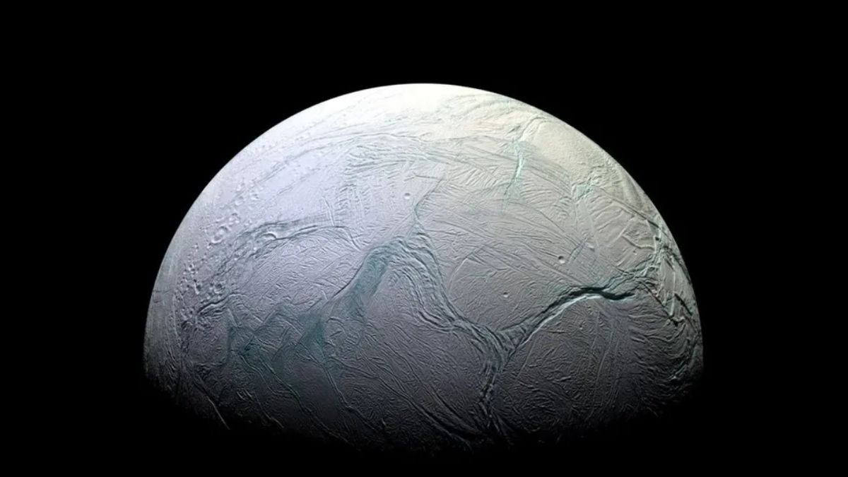 Crystalline Ice Discovered in Space: New Study Reveals Hidden Order in Cosmic Ice
