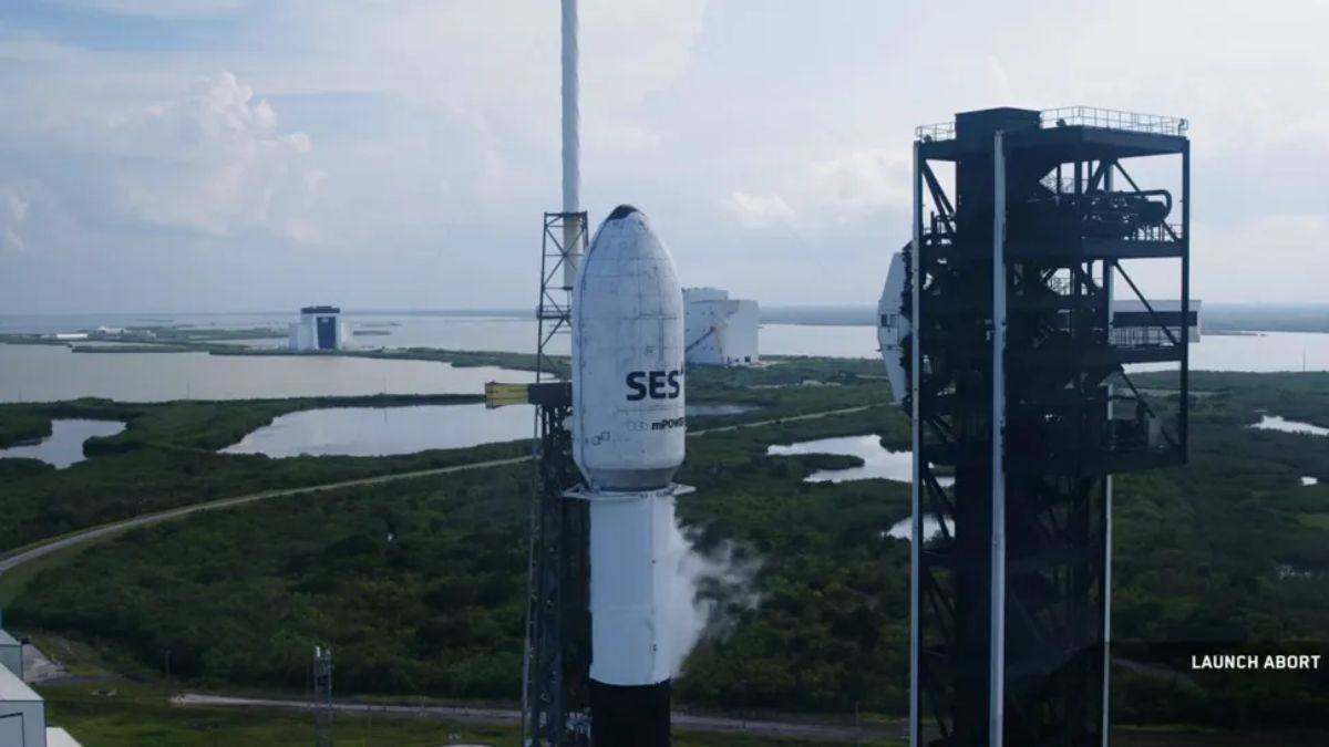 SpaceX Halts Satellite Launch Seconds Before Liftoff in Cape Canaveral Mission