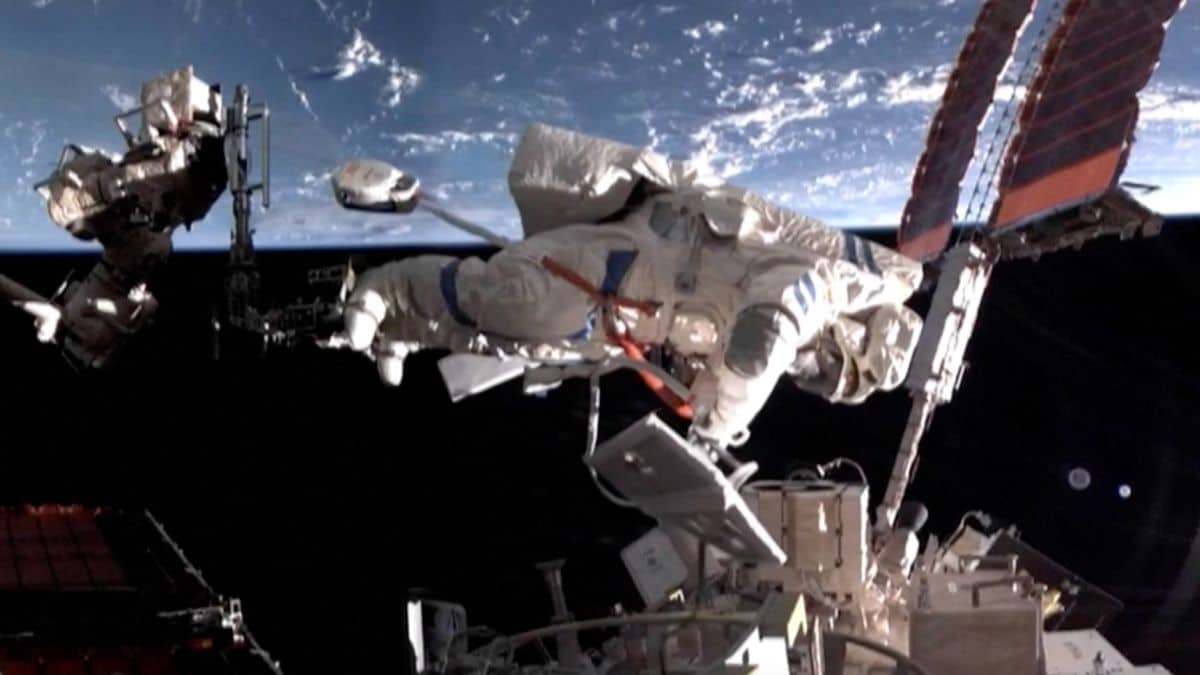 Chinese Astronauts Strengthen Tiangong’s Defenses Against Space Debris