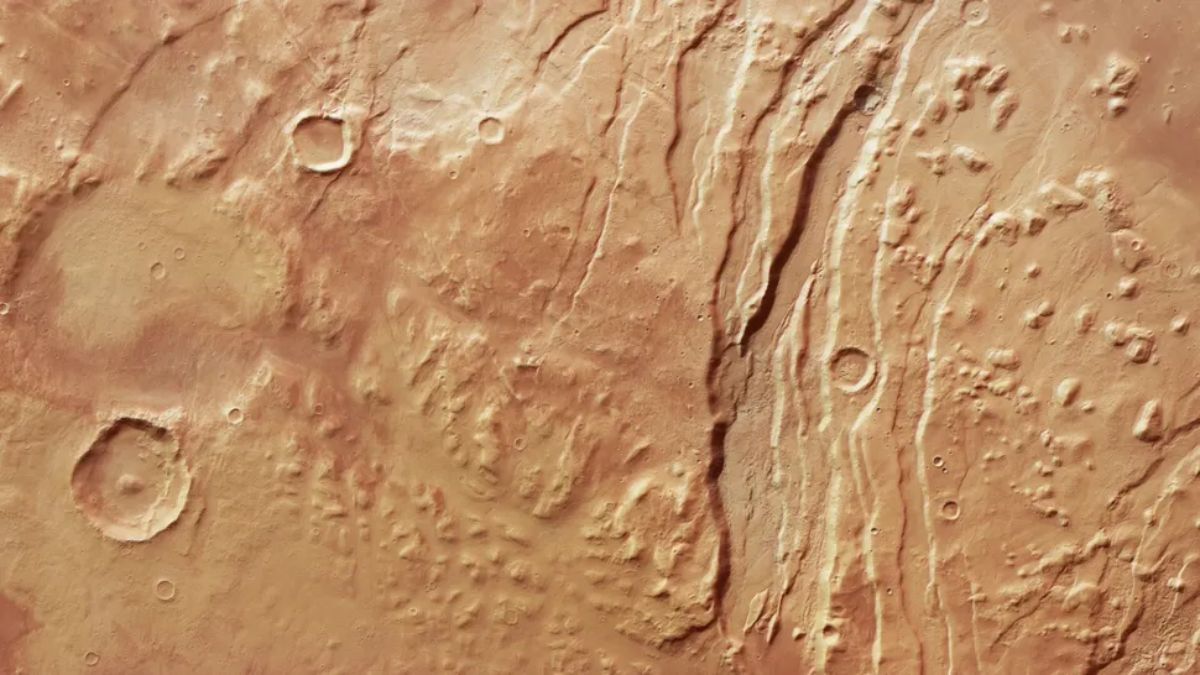 ESA&rsquo;s Mars Express Discovers Deep Valleys and Frozen Features Hinting at Mars&rsquo; Icy Past