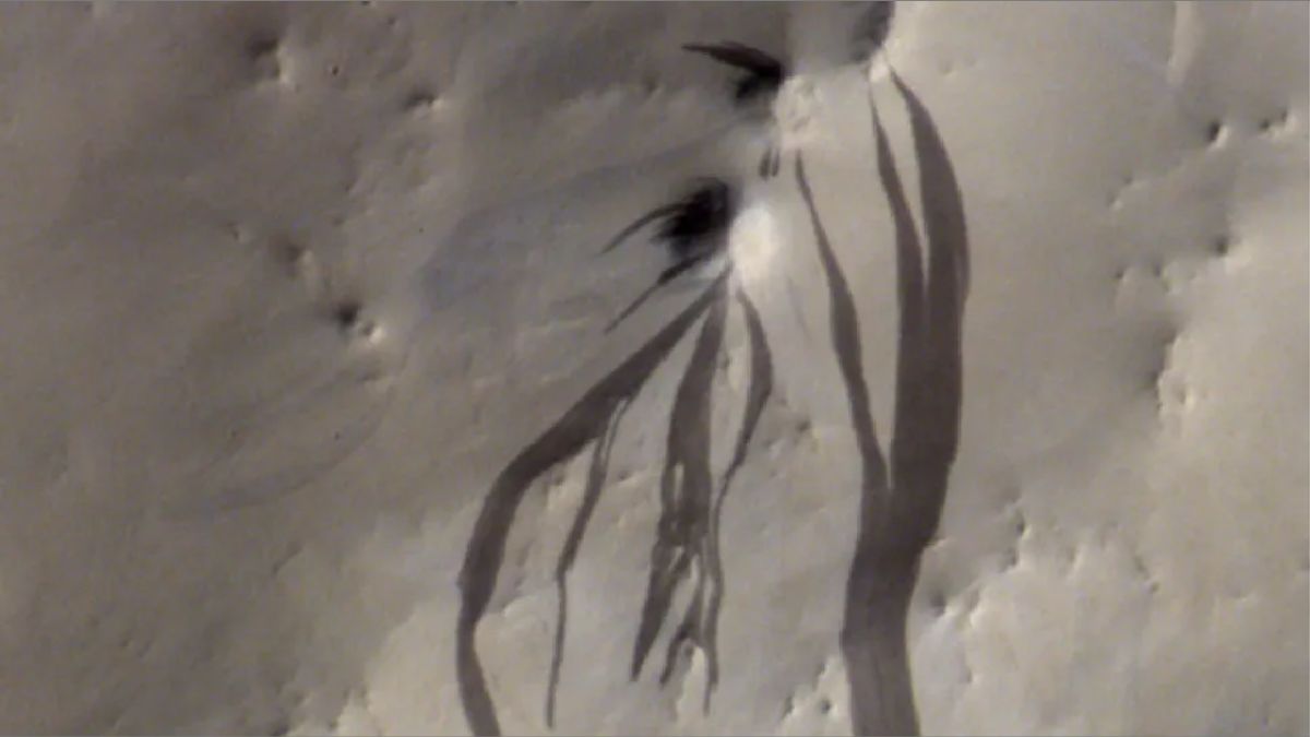 New Study Uses AI to Reveal Dry Origins of Mars&rsquo; Mysterious Slope Streaks