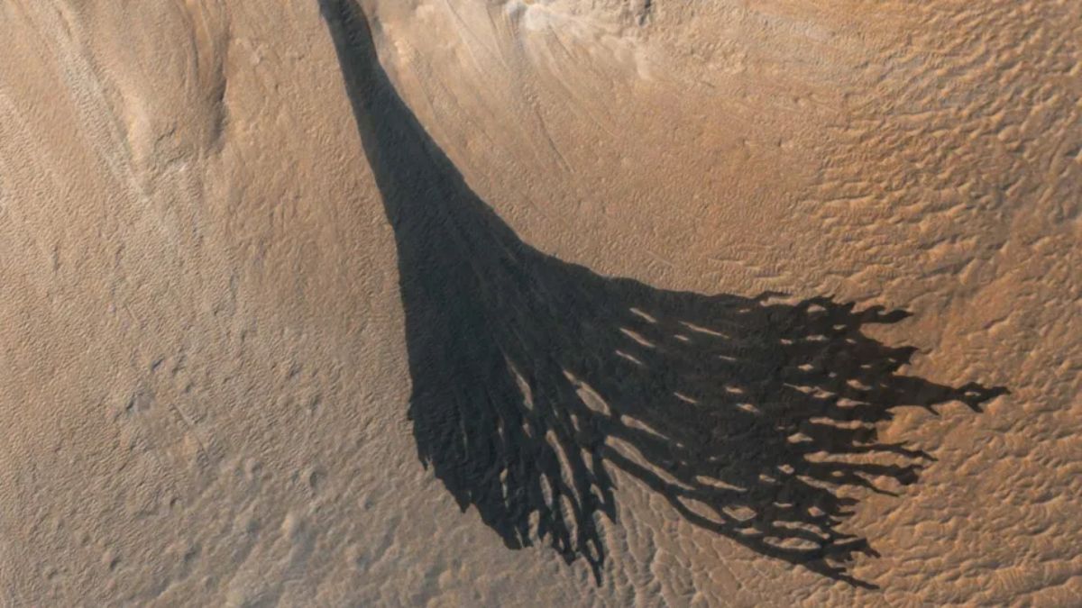 AI Reveals Mars&rsquo;s Mysterious Slope Streaks Likely Formed by Dust, Not Water Activity