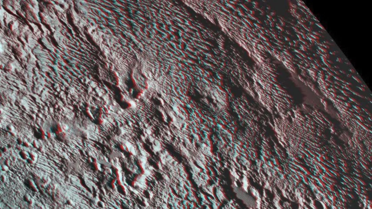 NASA Data Shows Pluto&rsquo;s Equator Is Lined with Towering Methane Ice Spires
