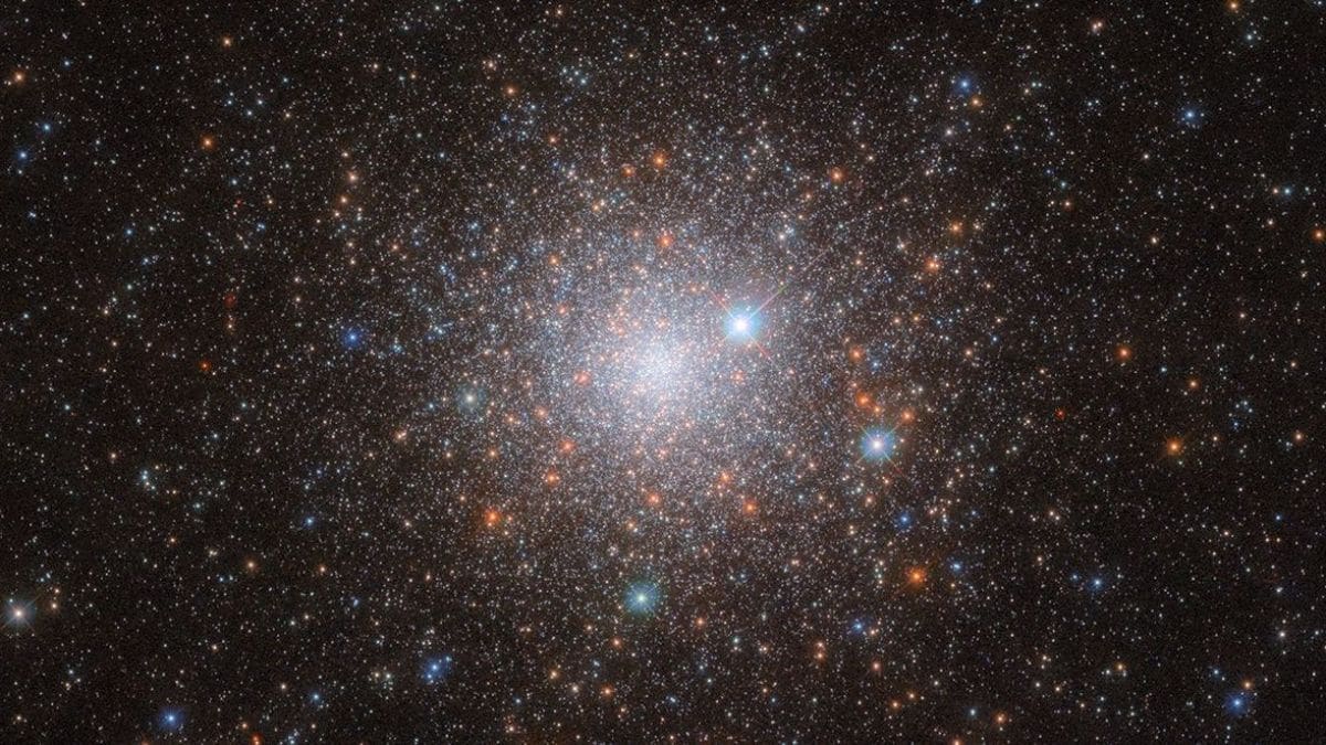 Hubble Unveils Dark Matter Web in Stunning Abell 209 Galaxy Cluster Image