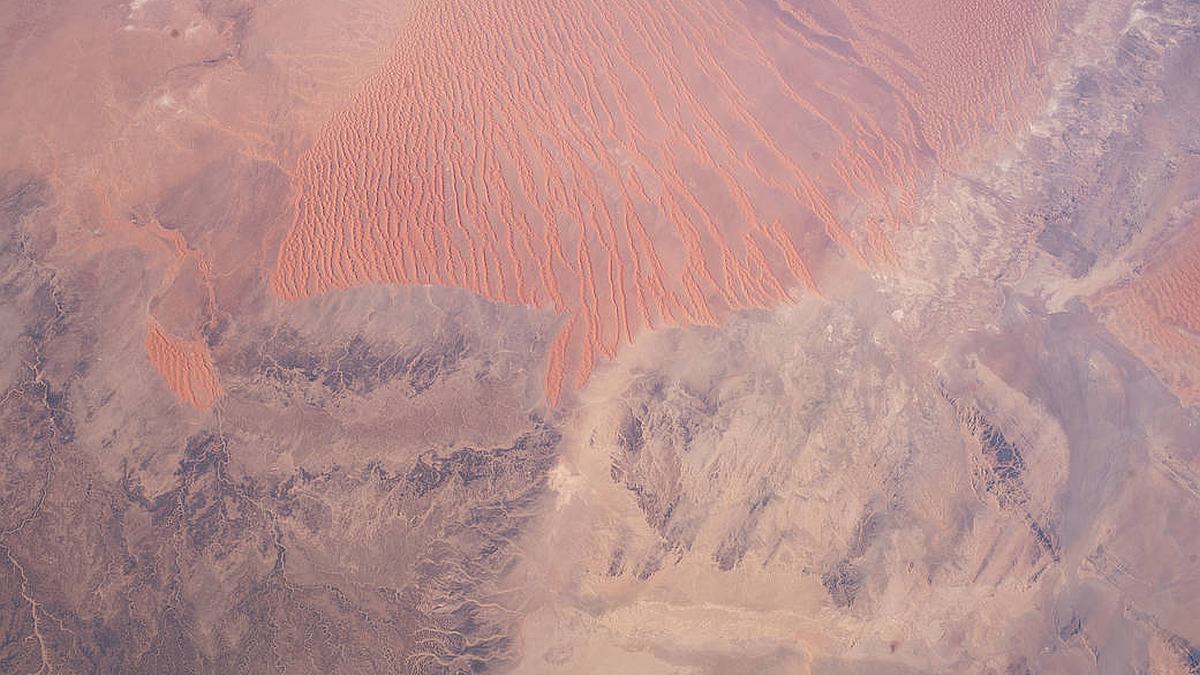 &lsquo;Red Planet&rsquo; or &lsquo;Sahara Desert&rsquo;? This Photo by NASA Is &lsquo;Too Hot to Handle&rsquo;