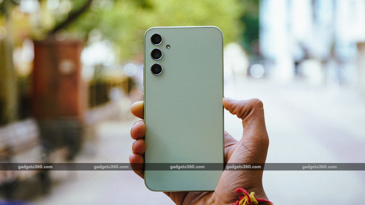 Samsung Galaxy A34 5G: Should You Buy This Smartphone Instead of the Nothing Phone 1?