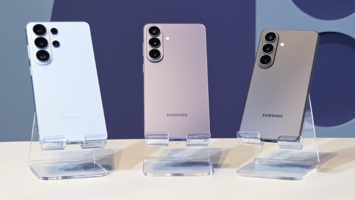 30,500 টাকা কমল Samsung Galaxy S26 সিরিজের দাম, ফ্রিডম সেল উপলক্ষে বাম্পার অফার