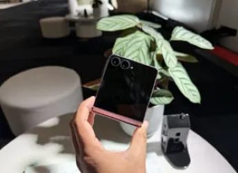 Samsung Galaxy Z Flip 8: নতুন ফ্লিপ ফোন লঞ্চ করল স্যামসাং, মাঝখান থেকে ভাঁজ করলেই হয়ে যাবে অর্ধেক