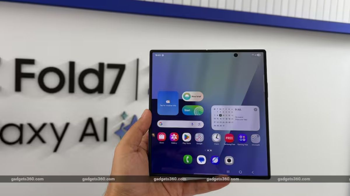 Galaxy Z Fold 8 வருது! கூடவே Apple-ஐ ஜெயிக்க ஒரு 'Wider Fold' மாடல்! Samsung-இன் மாஸ் ப்ளான்