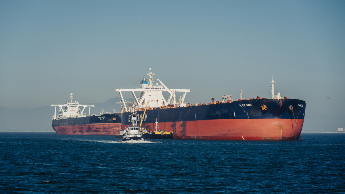 Scammers Offer Passage to Ships Stranded Near Strait of Hormuz in Exchange for Crypto: Report